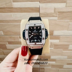 Đồng Hồ Nữ Hublot BigBang Spiri Đính Viền Đá Dây Silicone Đen Silver Mặt Vuông 28 x 30mm