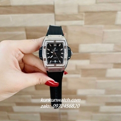 Đồng Hồ Nữ Hublot BigBang Spiri Đính Viền Đá Dây Silicone Đen Silver Mặt Vuông 28 x 30mm