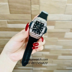 Đồng Hồ Nữ Hublot BigBang Spiri Đính Viền Đá Dây Silicone Đen Silver Mặt Vuông 28 x 30mm
