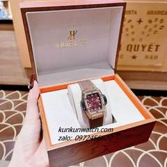 Đồng Hồ Nữ Hublot BigBang Spiri Đính Viền Đá Dây Silicone Nâu Rose Gold Mặt Vuông 28 x 30mm