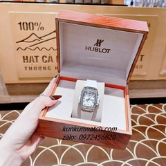 Đồng Hồ Nữ Hublot BigBang Spiri Đính Viền Đá Dây Silicone Trắng Silver Mặt Vuông 28 x 30mm