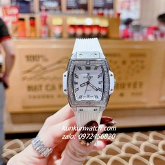 Đồng Hồ Nữ Hublot BigBang Spiri Đính Viền Đá Dây Silicone Trắng Silver Mặt Vuông 28 x 30mm