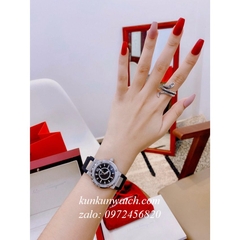 Đồng Hồ Nữ Salvatore Ferragamo F80 Đính Pha Lê Dây Silicone Đen 33mm