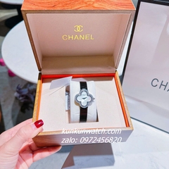 Đồng Hồ Nữ Van Cleef & Arpels Alhambra Silver Đính Đá Dây Da Đen Mặt Trắng 30mm