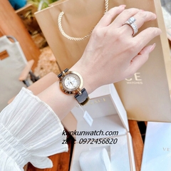 Đồng Hồ Nữ Versace Eon Pour Femmes Gold Da Đen Mặt Trắng 34mm