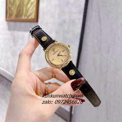 Đồng Hồ Nữ Versace V-Tribute Dây Da Đen Mặt Vàng 36mm