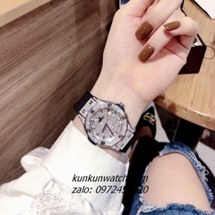 Đồng Hồ Nữ Hublot Geneve Full Đá Vuông Lịch Ngày Dây Silicone Đen Silver 34mm