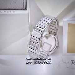 Đồng Hồ Nữ Michael Kors Outlet Sylvia MK4657 Nền Mặt Xà Cừ Đính Đá Silver 33mm
