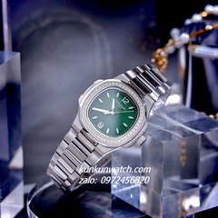 Đồng Hồ Nữ Patek Philippe Nautilus Đính Đá Silver Mặt Xanh Lá Vuông 32mm