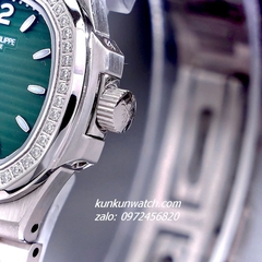 Đồng Hồ Nữ Patek Philippe Nautilus Đính Đá Silver Mặt Xanh Lá Vuông 32mm