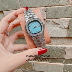 Đồng Hồ Nữ Patek Philippe Nautilus Đính Đá Silver Mặt Xanh Lơ Vuông 32mm 1
