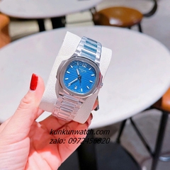 Đồng Hồ Nữ Patek Philippe Nautilus Silver Mặt Xanh Vuông 35mm