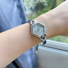 Đồng Hồ Nữ Guess Vanity GW0680L1 Đính Đá Dáng Lắc Tay Silver Mặt Lục Giác 28mm