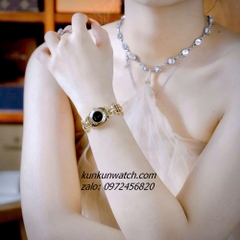 Đồng Hồ Nữ Gucci 2 Kim Dáng Lắc Tay Gold Mặt Đen 22mm