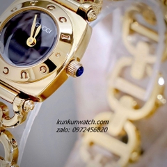 Đồng Hồ Nữ Gucci 2 Kim Dáng Lắc Tay Gold Mặt Đen 22mm