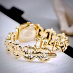 Đồng Hồ Nữ Gucci 2 Kim Dáng Lắc Tay Gold Mặt Đen 22mm