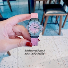 Đồng Hồ Nữ Hublot Classic Fusion Đính Đá Lịch Ngày Dây Silicone Da Vân Hồng Silver 30mm