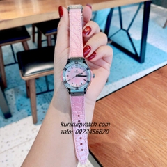 Đồng Hồ Nữ Hublot Classic Fusion Đính Đá Lịch Ngày Dây Silicone Da Vân Hồng Silver 30mm