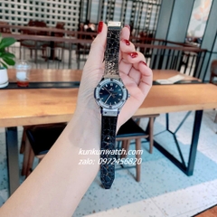Đồng Hồ Nữ Hublot Classic Fusion Đính Đá Lịch Ngày Dây Silicone Da Vân Đen Silver 30mm