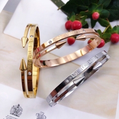 Vòng tay Titan internal love cao cấp sang trọng VT003