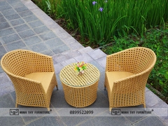 Biến không gian ban công trở nên ấn tượng với bàn ghế ngoài trời