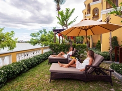 Little Riverside Hoi An . A Luxury Hotel & Spa Chọn Minh Thy Furniture cung cấp ghế hồ bơi nhựa giả mây