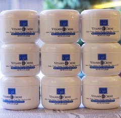 Dưỡng mềm da, massage  Vitamin E