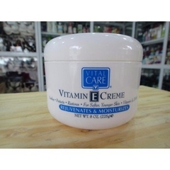 Dưỡng mềm da, massage  Vitamin E