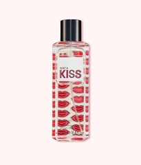 Xịt Thơm Toàn Thân Victoria’s Secret Just A Kiss Fragrance Mist (250ml)