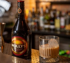Rượu sữa Molly (tên đầy đủ: Molly's Irish Cream Liqueur)
