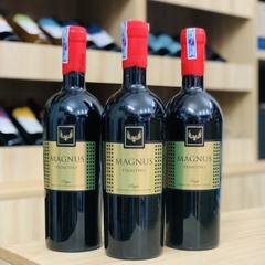 Rượu vang Magnus Primitivo.
