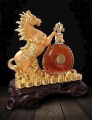 Rượu phong thủy Ngựa Tết 2026