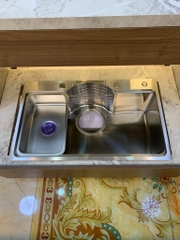 Chậu bếp 1 hố chống bám dính cao cấp CH03. Kèm thớt gỗ và rổ inox, phụ kiện thoát nước cao cấp
