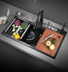 Chậu bếp 1 hố giật cấp nano đen chống bám dính cao cấp CH5. Kèm thớt gỗ và rổ inox, phụ kiện thoát nước cao cấp. KT: 78x46cm