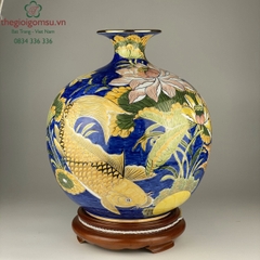 Bình Hút Tài Lộc Cá Chép Trông Trăng nền xanh coban men màu vẽ vàng 24k