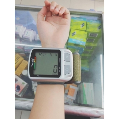 Máy đo huyết áp tự động cổ tay Tanaka Made in Japan