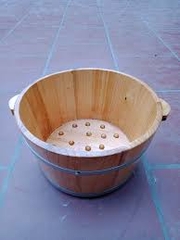 THÙNG NGÂM CHÂN BẰNG GỖ
