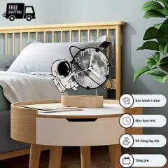Đồng hồ để bàn phi hành gia CL097 trang trí với đèn Led