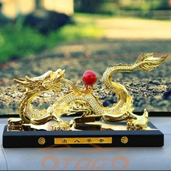 tượng rồng vàng để xe hơi