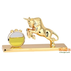 Tượng Trâu Vàng Nước Hoa Trang trí Taplo ô tô