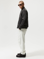 AK2634 - Z.RA ÁO KHOÁC BOMBER DA LỘN LÓT LÔNG CỪU