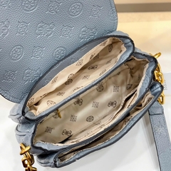 GUES5 IZZY PEONY FLAP logo