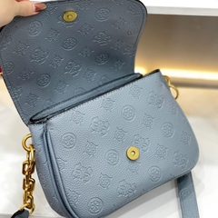 GUES5 IZZY PEONY FLAP logo