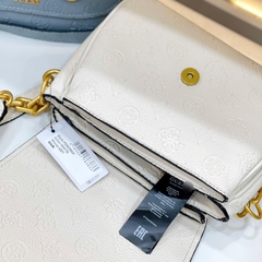 GUES5 IZZY PEONY FLAP logo