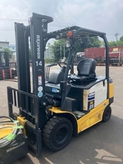Xe nâng điện ngồi lái cũ 2.5 tấn KOMATSU FE25-1 Pin Lithium Đời 2016 (Dịch Giá)