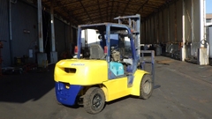 Xe nâng dầu cũ 3.5 tấn KOMATSU FD35T-7 số tự động động cơ 6D102 bộ gật gù lốp kép nâng cao 4m đời 1999 - 101993