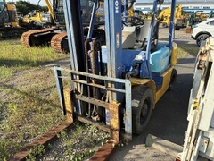 Xe nâng dầu cũ 2.5 tấn KOMATSU FD25T-12 chui container số tự động nâng cao 3m đời 1998 - 531720