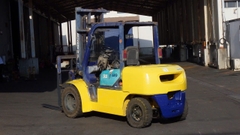 Xe nâng dầu cũ 3.5 tấn KOMATSU FD35T-7 số tự động động cơ 6D102 bộ gật gù lốp kép nâng cao 4m đời 1999 - 101993