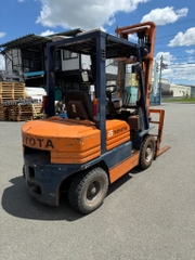 Xe nâng dầu 2,5 tấn TOYOTA 5FD25 số tự động, gật gù nhập Nhật