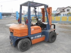 Xe nâng Toyota 5FD25 số sàn lốp kép Nhật bãi
